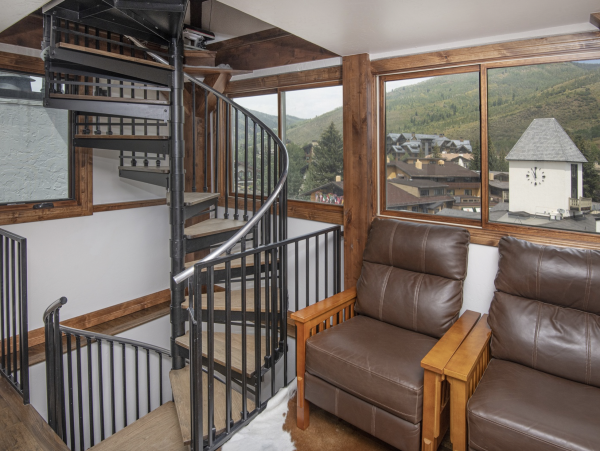 Gorgeous 3 Bedroom Condo in Vail Sleeps 10